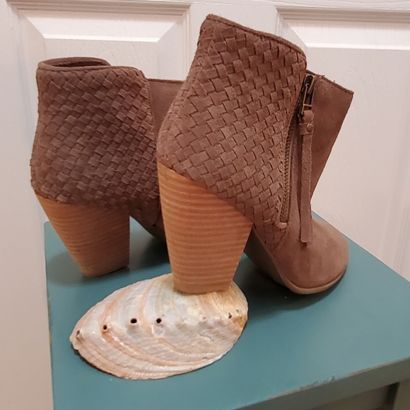 Sole Society So-Zada Tan Suede Bootie 8.5M - Picture 2 of 9
